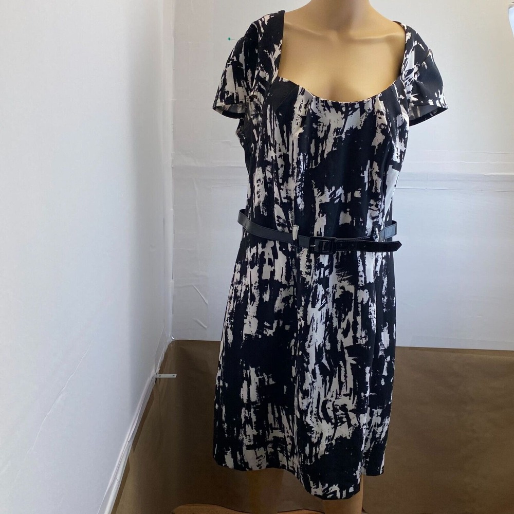 Olivia Matthews Women's Black &‎ White Abstract Print Dress With Belt Size 16W